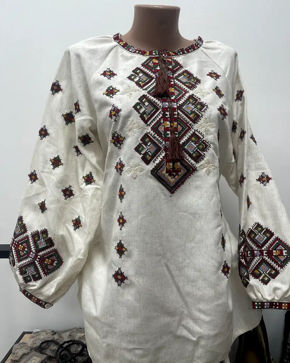Ie damă pe pânză de casă cu broderie maro